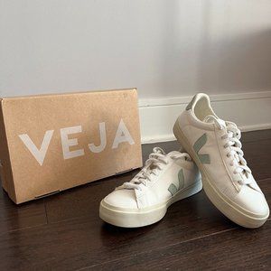 VEJA Women's Campo Low Top Sneaker -- Extra White/Matcha -- Size US 7 / EUR 38